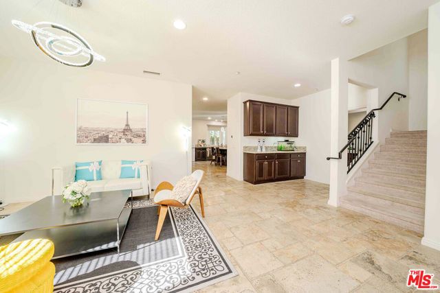 9849 Dreams Lane, San Fernando, CA 91345