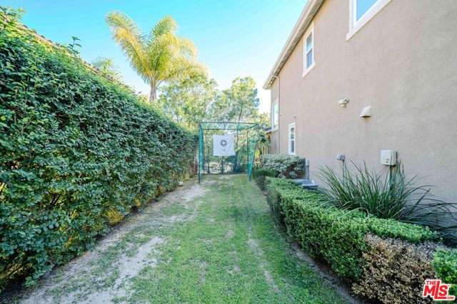 9849 Dreams Lane, San Fernando, CA 91345