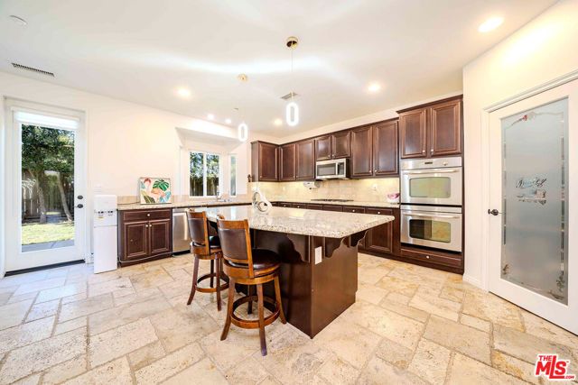 9849 Dreams Lane, San Fernando, CA 91345