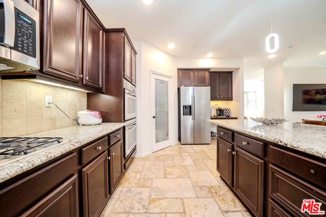 9849 Dreams Lane, San Fernando, CA 91345