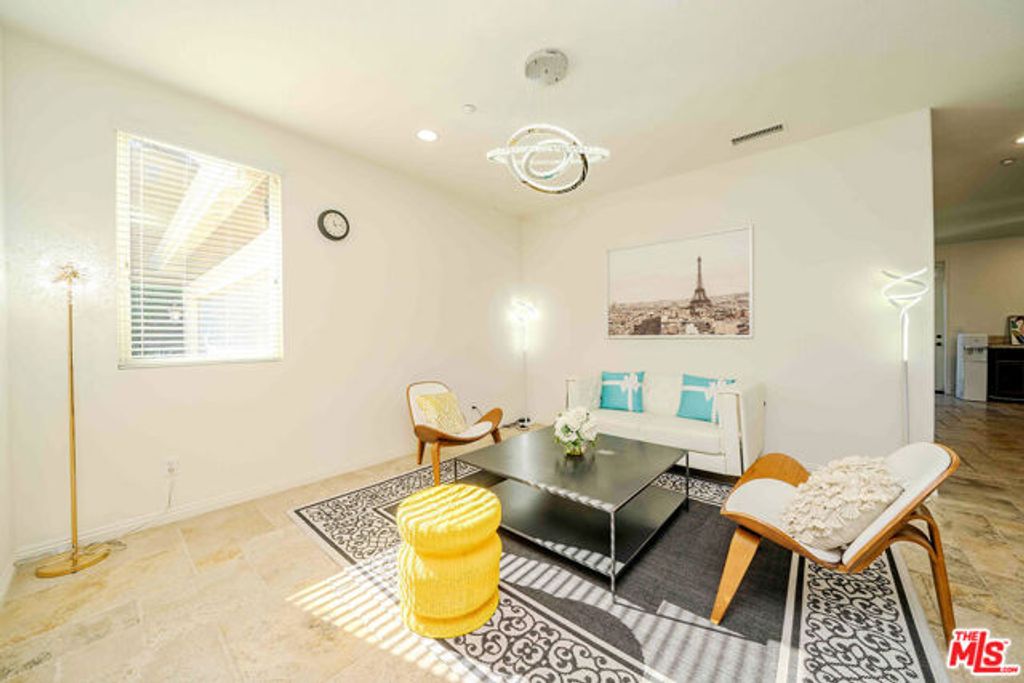 9849 Dreams Lane, San Fernando, CA 91345