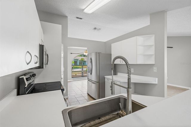 7807 38TH COURT E, Sarasota, FL 34243