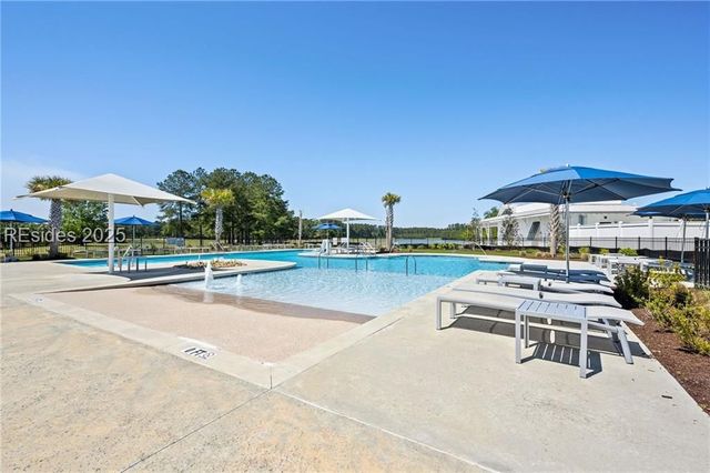 585 Laurel Oak Ave, Hardeeville, SC 29927