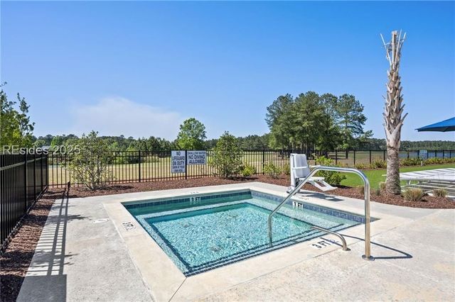 585 Laurel Oak Ave, Hardeeville, SC 29927