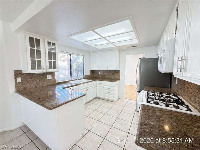 2817 Crystal Cove, Las Vegas, NV 89117