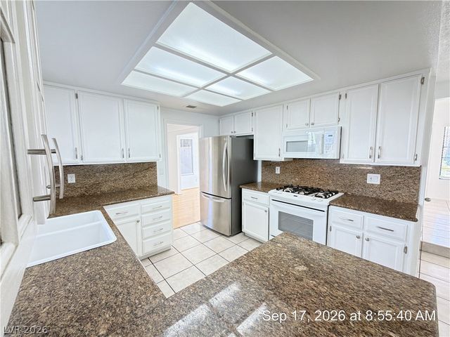 2817 Crystal Cove, Las Vegas, NV 89117