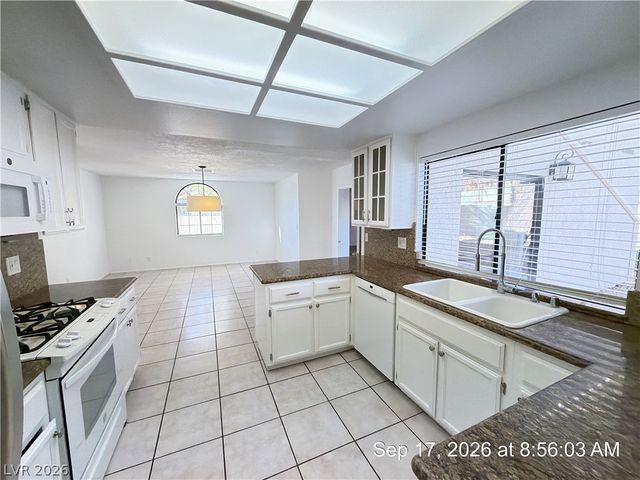 2817 Crystal Cove, Las Vegas, NV 89117
