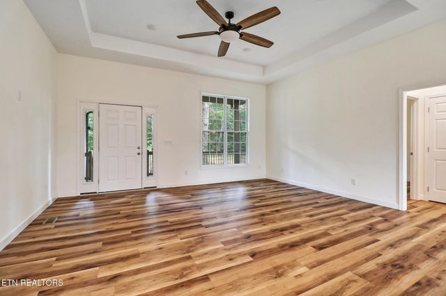 528 St Anthony Drive, Jamestown, TN 38556