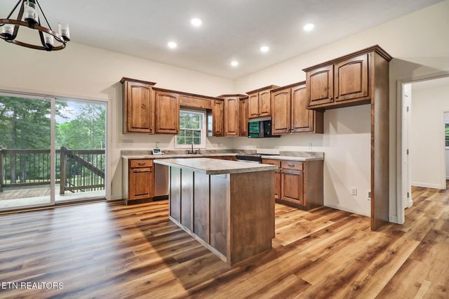 528 St Anthony Drive, Jamestown, TN 38556