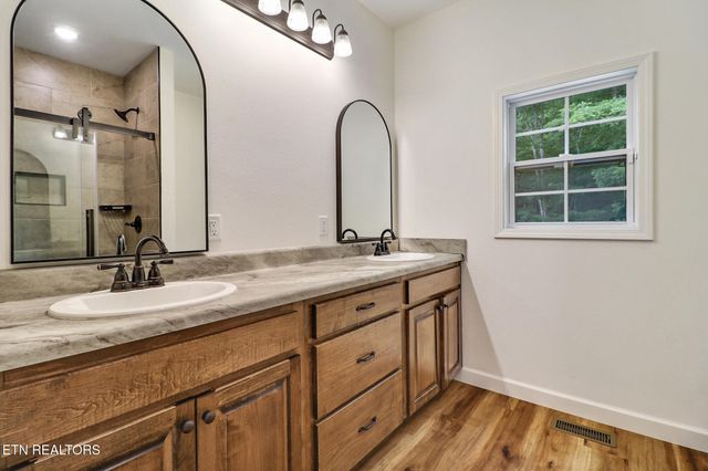 528 St Anthony Drive, Jamestown, TN 38556