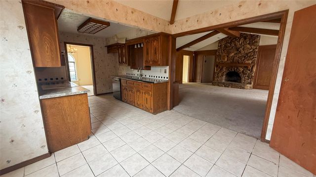 1004 Rosewood Drive, Desoto, TX 75115