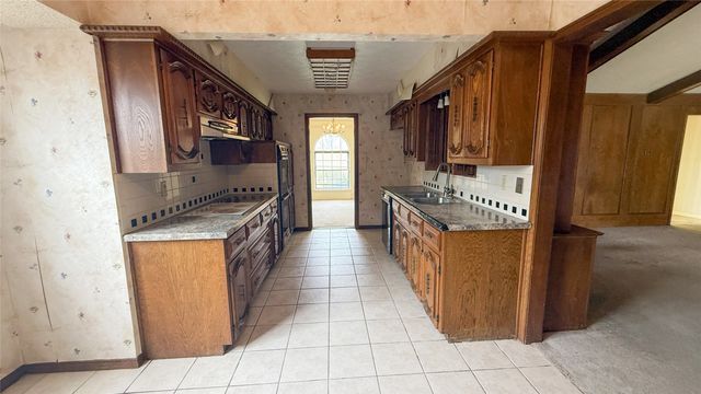 1004 Rosewood Drive, Desoto, TX 75115