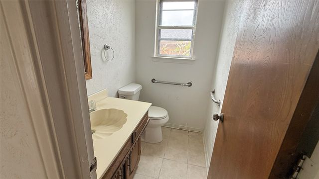 1004 Rosewood Drive, Desoto, TX 75115