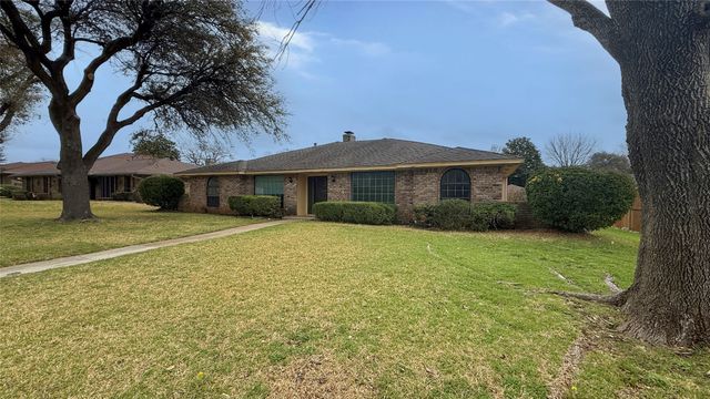 1004 Rosewood Drive, Desoto, TX 75115