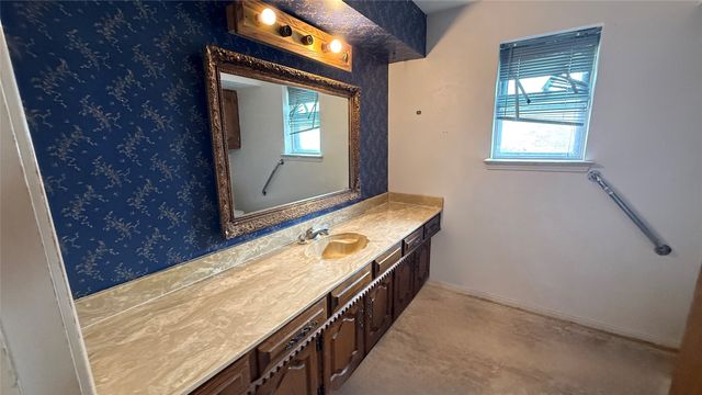 1004 Rosewood Drive, Desoto, TX 75115