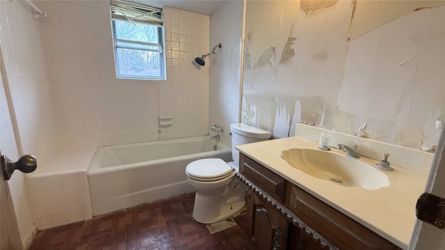 1004 Rosewood Drive, Desoto, TX 75115