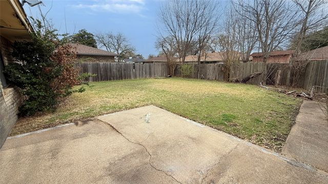 1004 Rosewood Drive, Desoto, TX 75115