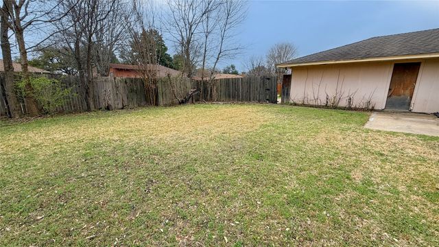 1004 Rosewood Drive, Desoto, TX 75115