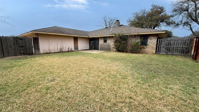 1004 Rosewood Drive, Desoto, TX 75115