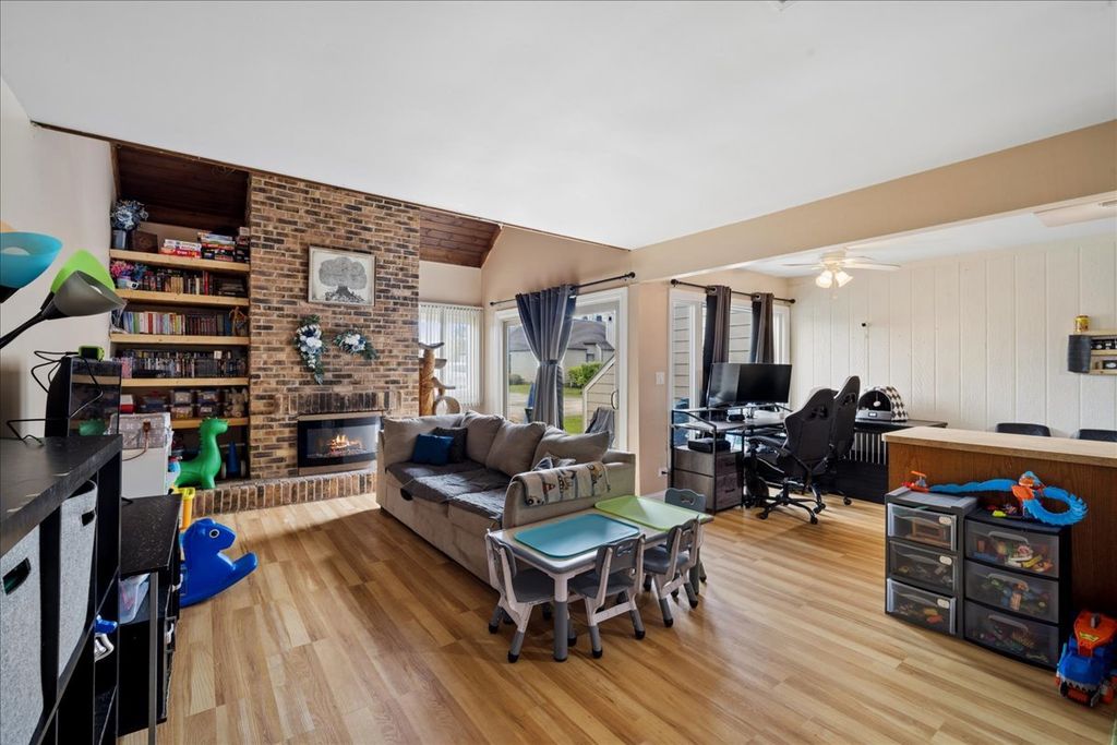 Image 2 of property listing at 3309 Beacon Street 62, North Chicago, IL 60064