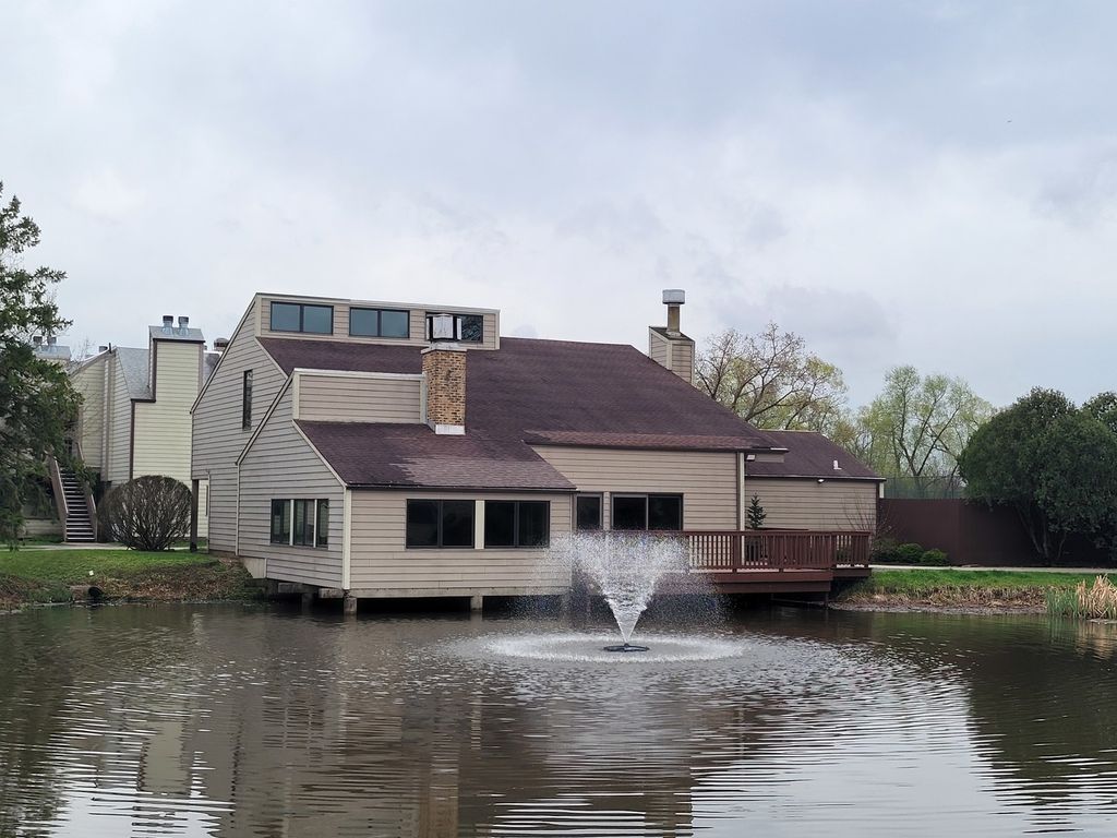 Image 11 of property listing at 3309 Beacon Street 62, North Chicago, IL 60064