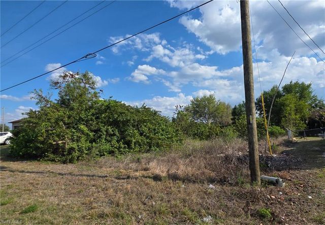 3305 23rd ST SW, Lehigh Acres, FL 33976