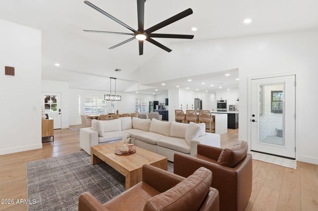 646 E LEAH Lane, Gilbert, AZ 85234