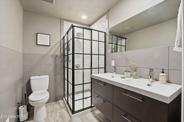 5127 Rebecca Lane, Knoxville, TN 37920