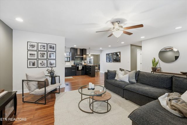 5127 Rebecca Lane, Knoxville, TN 37920