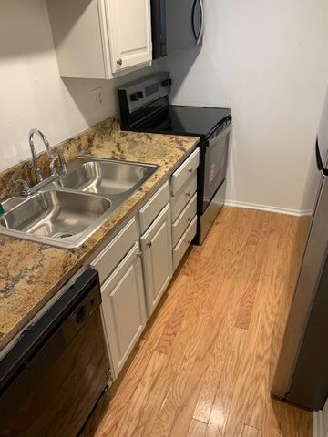 5757 E UNIVERSITY Boulevard 27 Y, Dallas, TX 75206