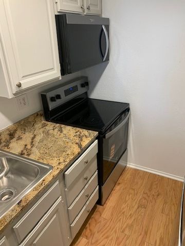 5757 E UNIVERSITY Boulevard 27 Y, Dallas, TX 75206