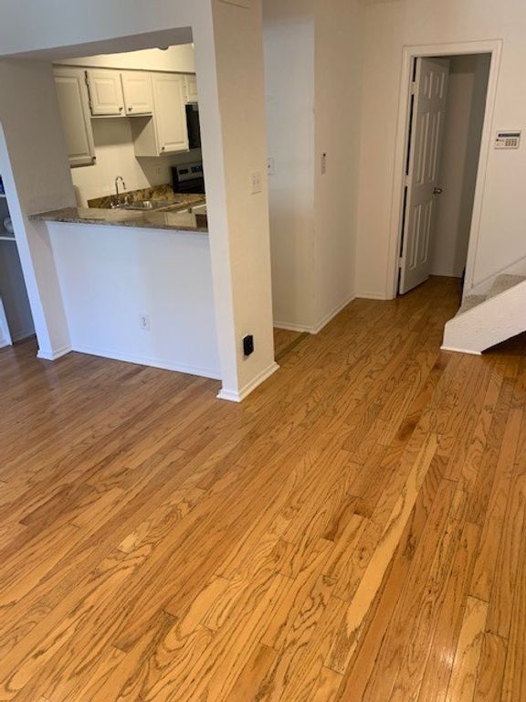 5757 E UNIVERSITY Boulevard 27 Y, Dallas, TX 75206