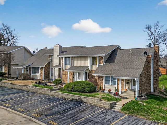 2891 Fairways Circle O, Unincorporated, MO 63303