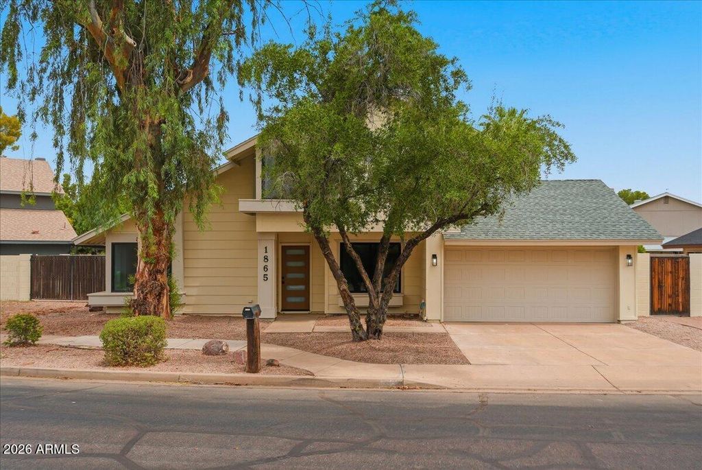 1865 S ASH Circle, Mesa, AZ 85202 — exterior