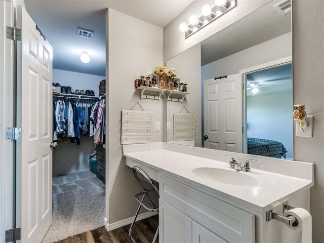1325 Peridot Lane, Noble, OK 73068