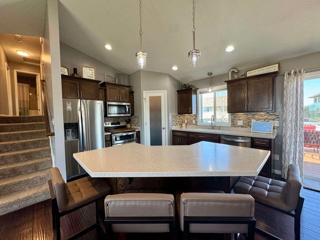 2700 Heritage Ct, Minot, ND 58703