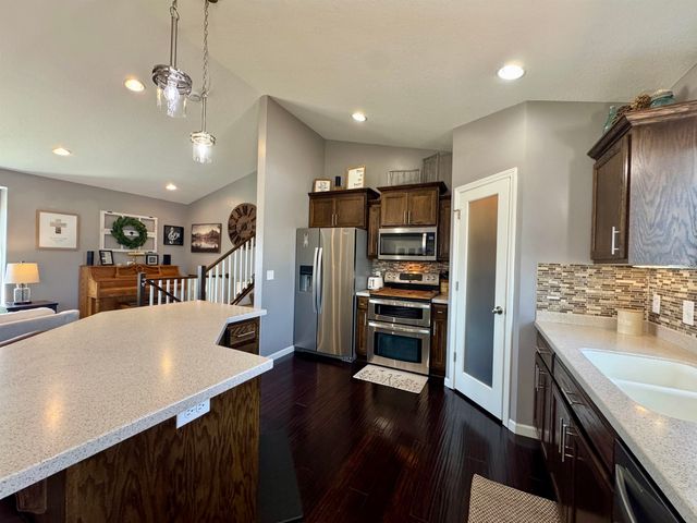 2700 Heritage Ct, Minot, ND 58703