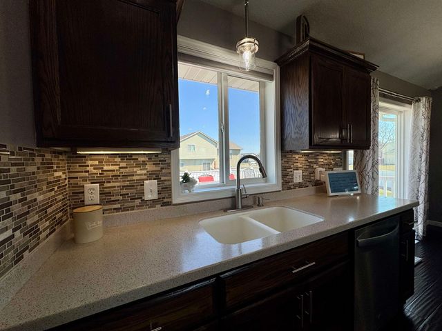 2700 Heritage Ct, Minot, ND 58703