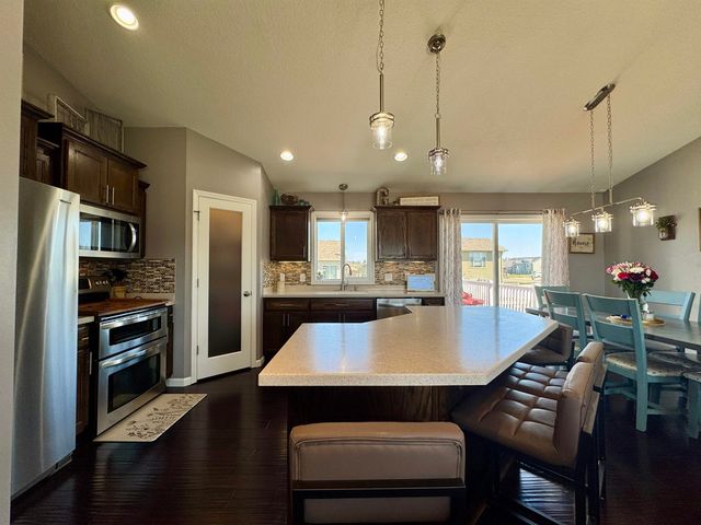 2700 Heritage Ct, Minot, ND 58703