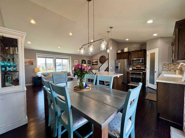 2700 Heritage Ct, Minot, ND 58703