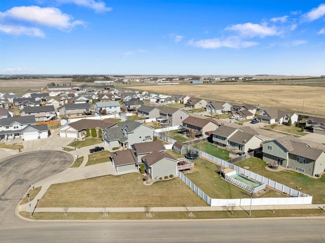 2700 Heritage Ct, Minot, ND 58703