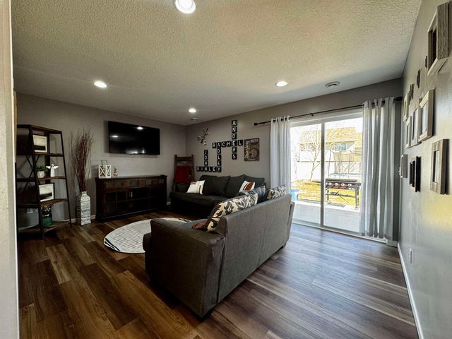 2700 Heritage Ct, Minot, ND 58703