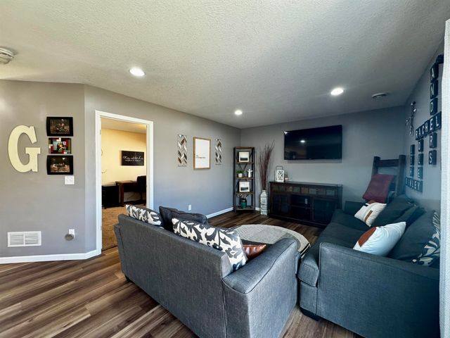 2700 Heritage Ct, Minot, ND 58703