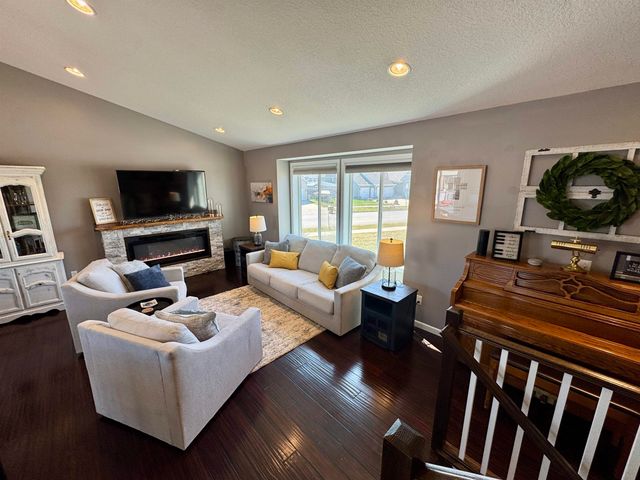 2700 Heritage Ct, Minot, ND 58703