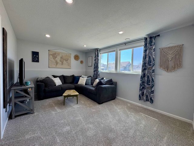 2700 Heritage Ct, Minot, ND 58703