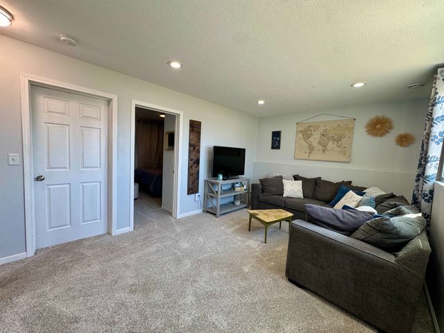 2700 Heritage Ct, Minot, ND 58703