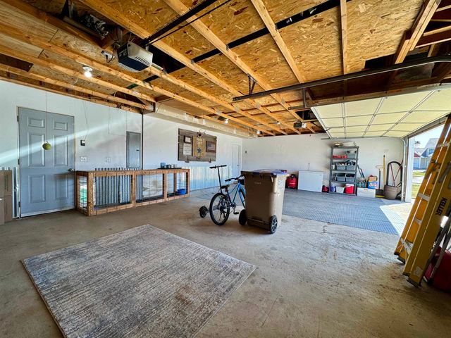 2700 Heritage Ct, Minot, ND 58703