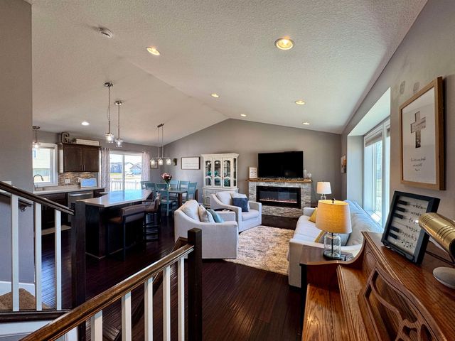 2700 Heritage Ct, Minot, ND 58703