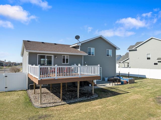 2700 Heritage Ct, Minot, ND 58703