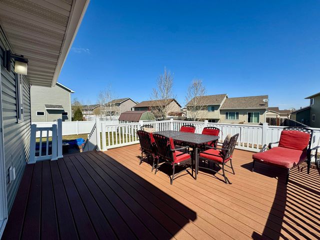 2700 Heritage Ct, Minot, ND 58703